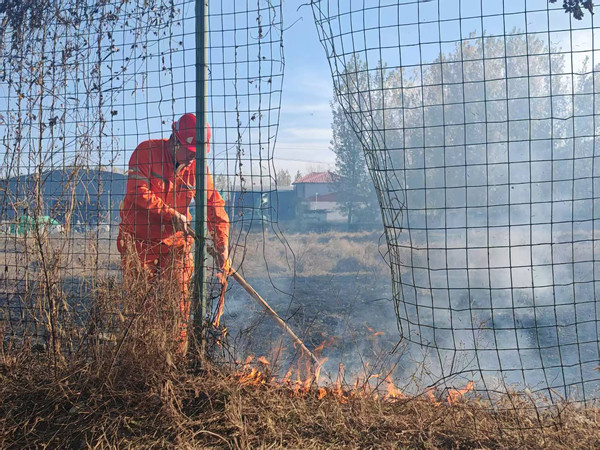 邊溝滅火_副本.jpg 邊溝滅火_副本.jpg