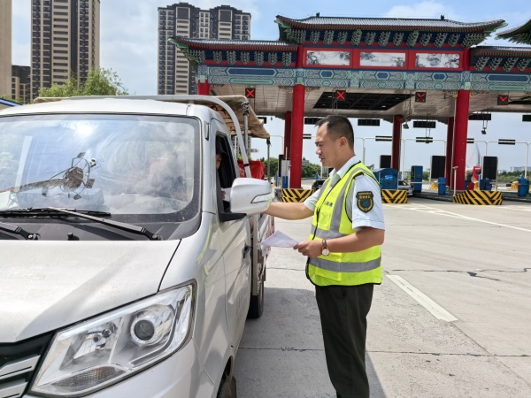 安全同行2_副本.jpg 安全同行2_副本.jpg