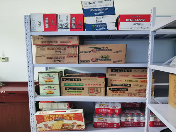 7.29第一工區(qū)防汛應(yīng)急物資保障_副本.jpg 7.29第一工區(qū)防汛應(yīng)急物資保障_副本.jpg